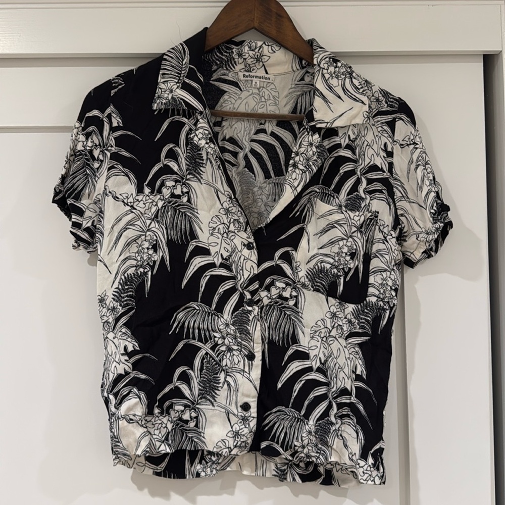 Reformation palm tree, black, and white patterned, short sleeve shirt